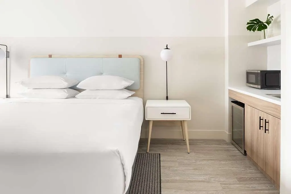 Hotel Hampton By Hilton Grand Cayman Seven Mile Beach George Town