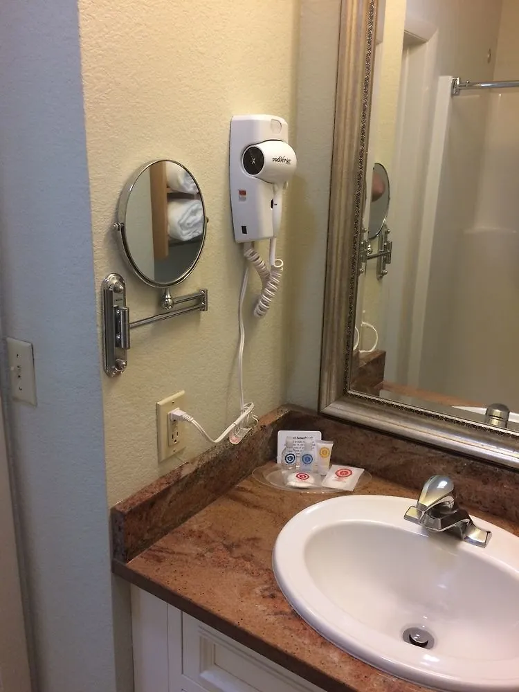 Hampton By Hilton Grand Cayman Seven Mile Beach George Town 3*,  Isole Cayman