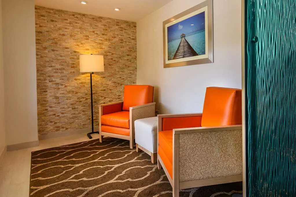 *** ホテル Hampton By Hilton Grand Cayman Seven Mile Beach ジョージ・タウン ケイマン諸島