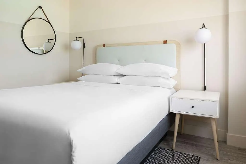 Hampton By Hilton Grand Cayman Seven Mile Beach George Town 3*,