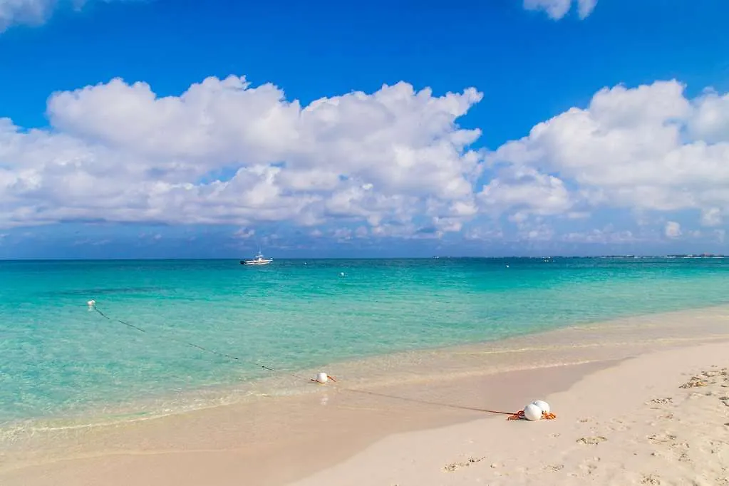 Hampton By Hilton Grand Cayman Seven Mile Beach George Town 3*,  Îles Caïmans